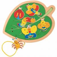 Lacing leaf with beetles